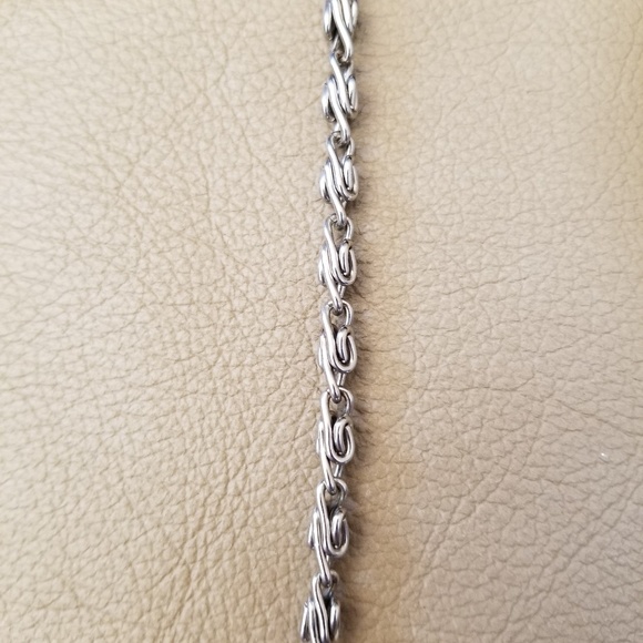 Black Crossbody with Roses - Picture 5 of 7